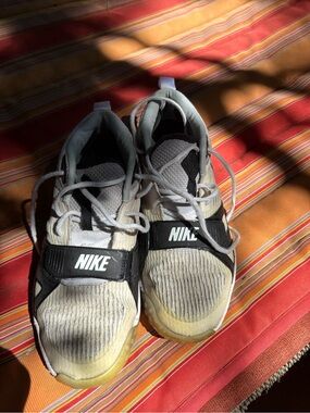 Nike White and Black Low-Top Sneakers